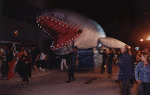 requins gonflables géants